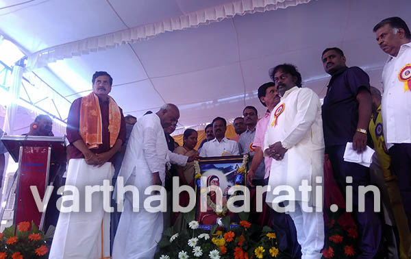 ಹೇಮರಡ್ಡಿ ಮಲ್ಲಮ್ಮನವರ ಜೀವನ ಚರಿತ್ರೆ ಪಠ್ಯಪುಸ್ತಕದಲ್ಲಿ ಅಳವಡಿಸಬೇಕಿದೆ: ಹೆಚ್.ಡಿ. ದೇವೇಗೌಡ